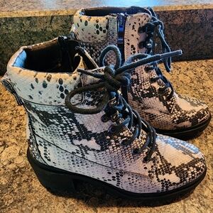 Madden Girl Dillan Boots, Size 8